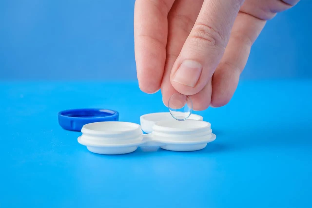 Jak zdjąć soczewkę z oka: prosta i bezpieczna instrukcja krok po kroku Jak zdjąć soczewkę z oka: prosta i bezpieczna instrukcja krok po kroku