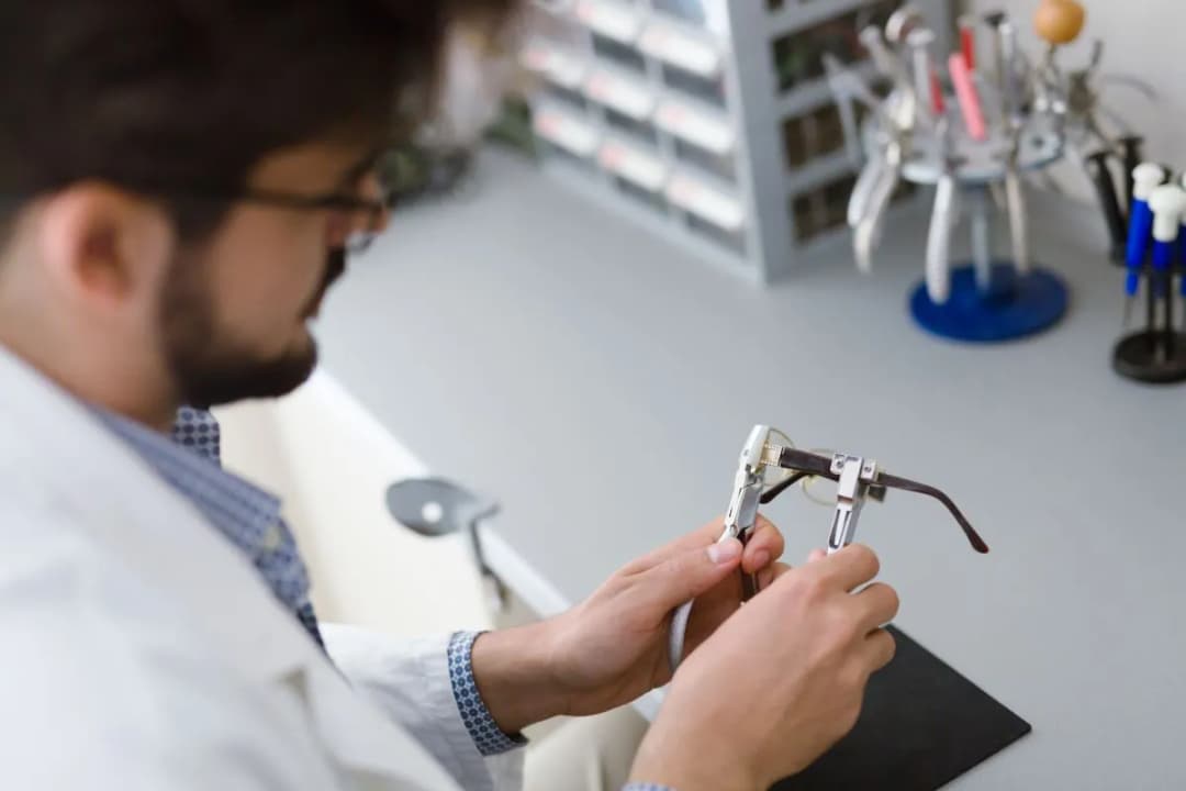 Ile kosztuje wstawienie szkieł do własnych oprawek? Ceny i tajemnice.